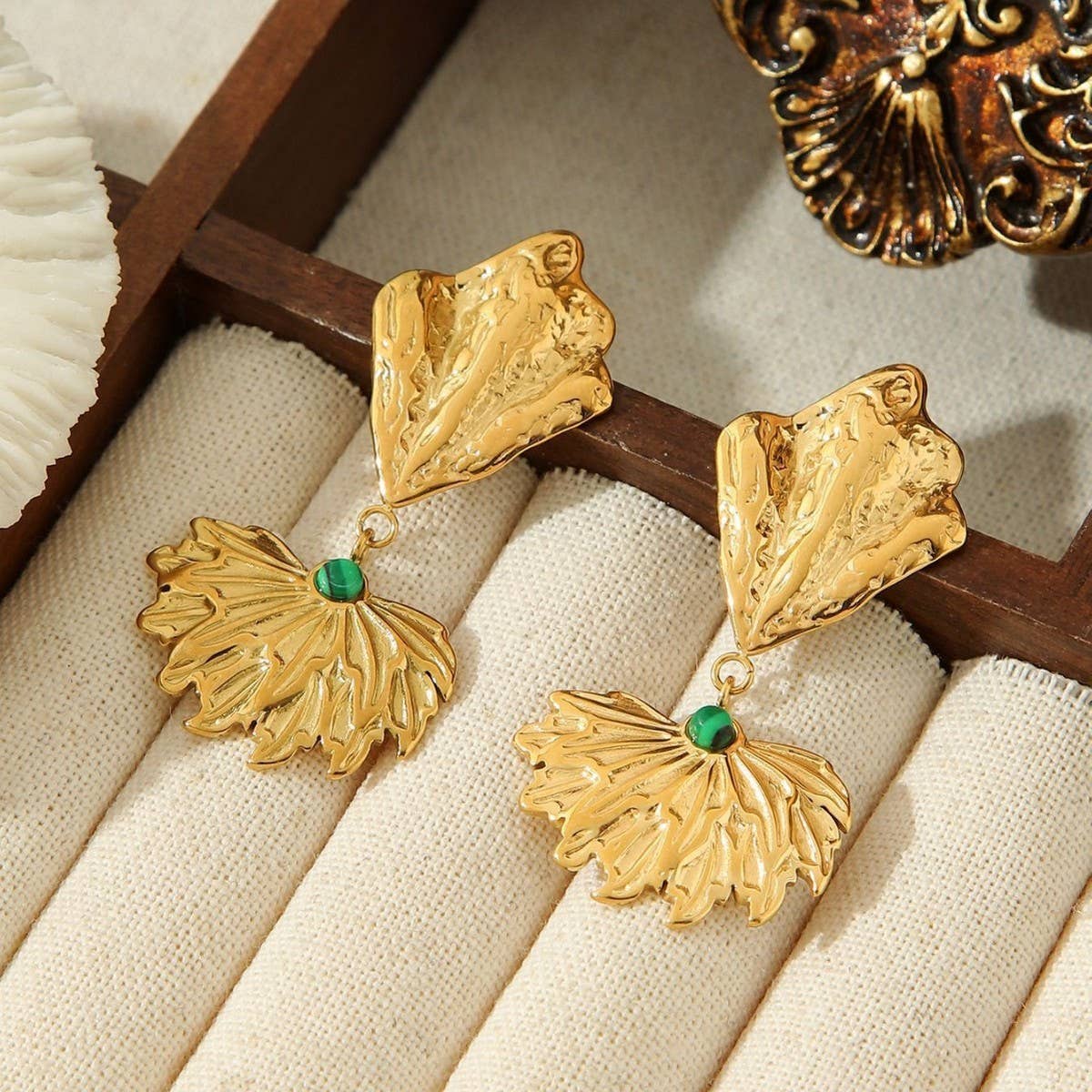 HOLLOW EARRINGS BUTTERFLY LEAF TEMPERAMENT EARRINGS_CWMM3660