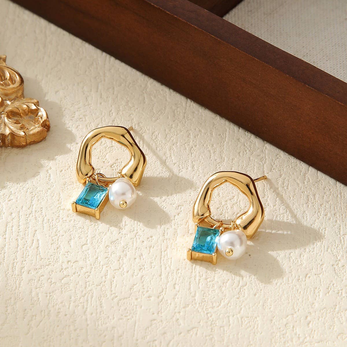 HIGHLIGHT BEAD SQUARE COLORED ZIRCONIA EARRINGS_CWMM3596