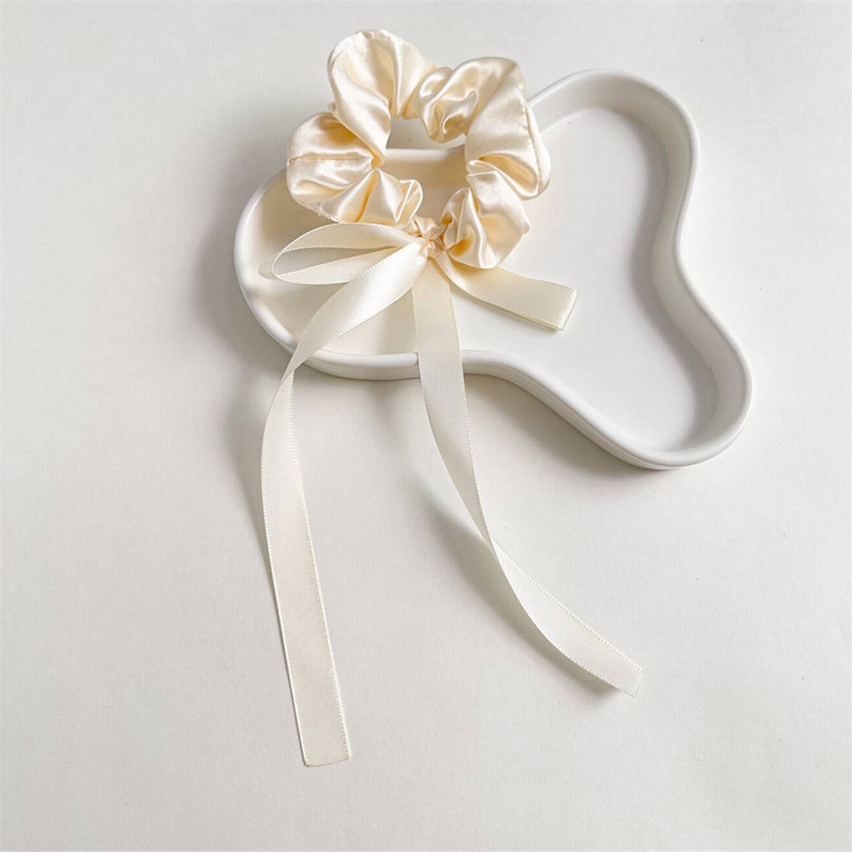 Women Knotted Streamer Bow Hair Tie_Cwaha1083