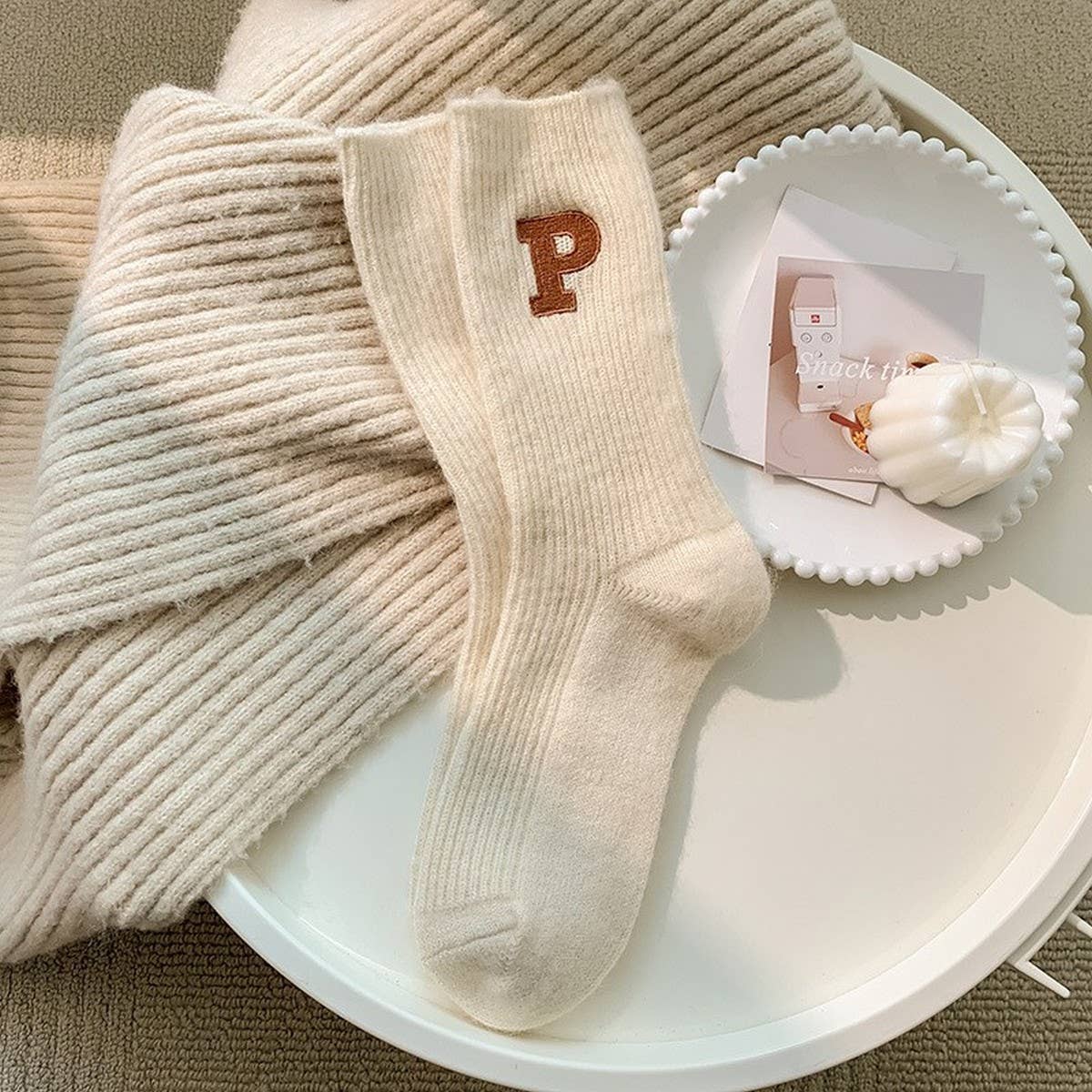 AUTUMN AND WINTER WARM LETTER P MID TUBE SOCKS_CWMS1059