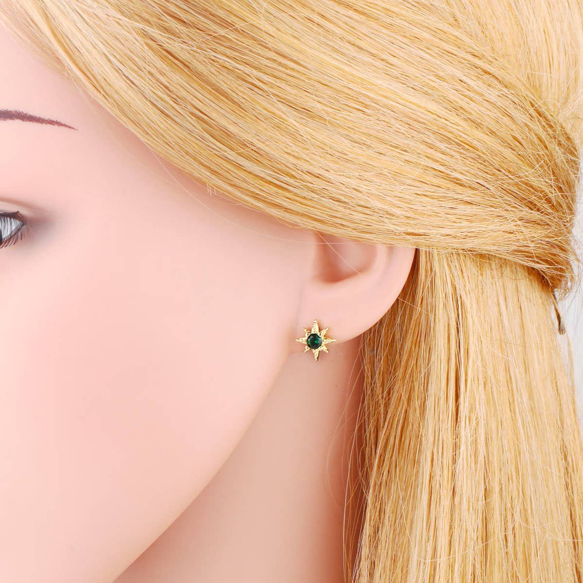 MINIMALIST STAR STUDDED DIAMOND EARRINGS_CWAJE1010