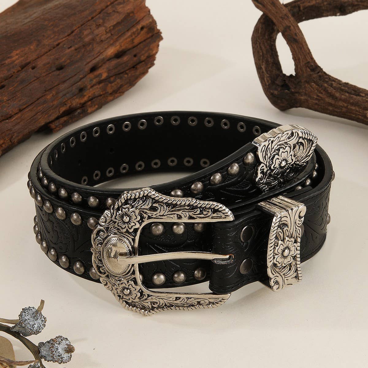 Vintage Distressed Rivet Embossed Belt_Cwmm3957