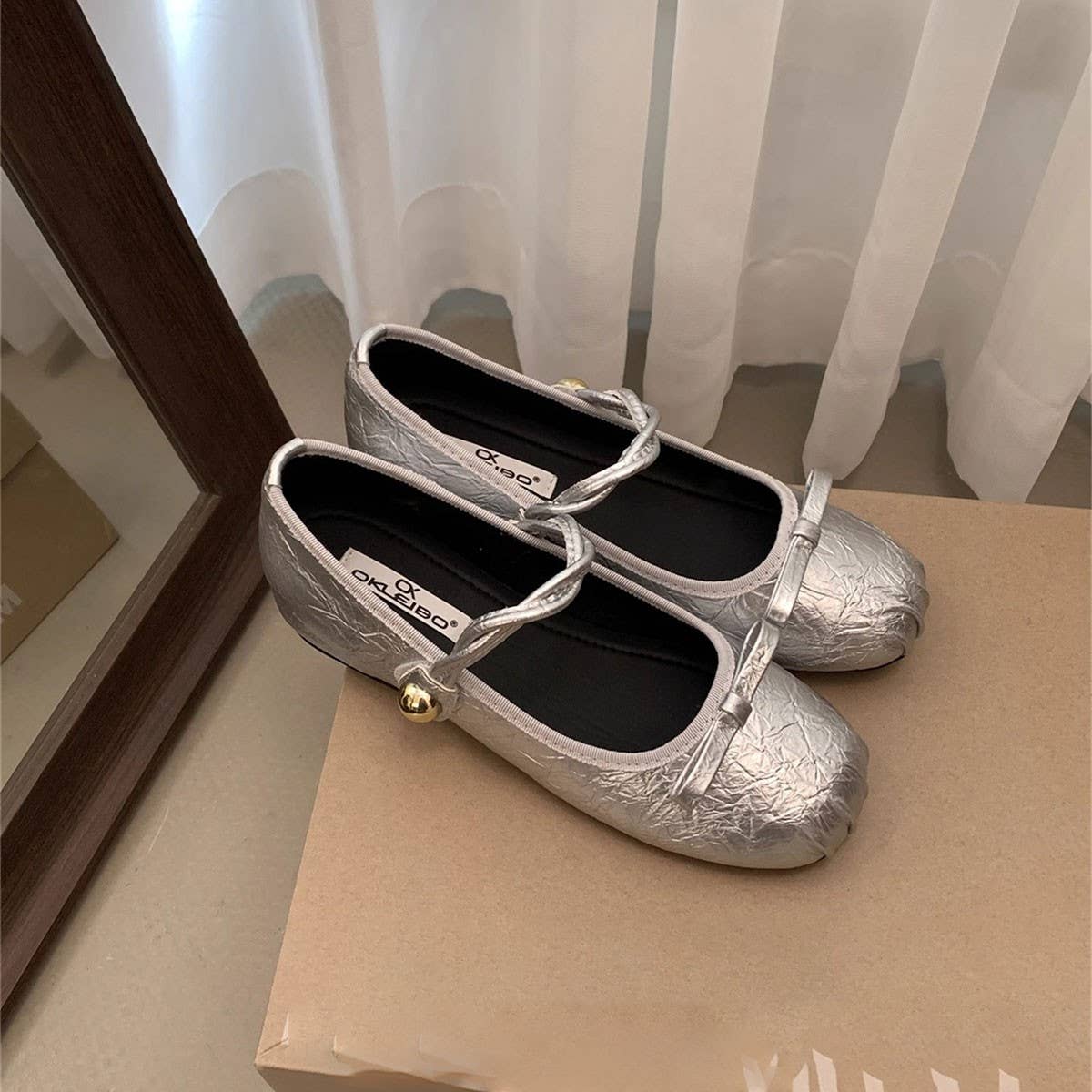 SILVER HIDDEN HEEL MARY JANES FOR SOFT LOOKS_CWSHF0160
