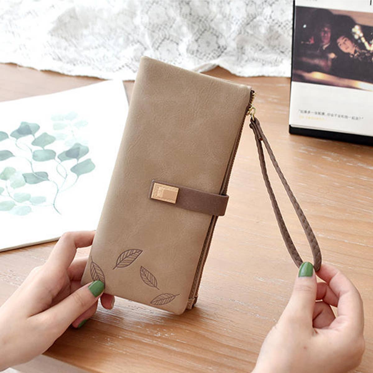 Minimalist Two-Fold Wallet With Hand Strap_Cwab06226