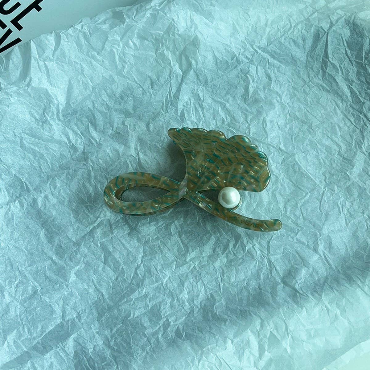 MAPLE LEAF PEARL ACETATE HAIR CLAW ELEGANT CLIP_CWAHA6019