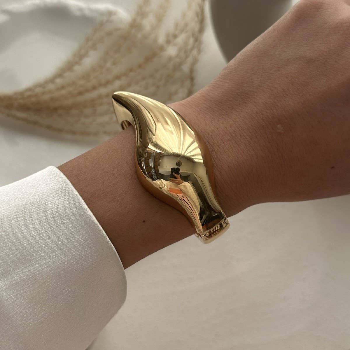 FASHIONABLE HIGH GRADE ALLOY OPEN BRACELET_CWMM3112