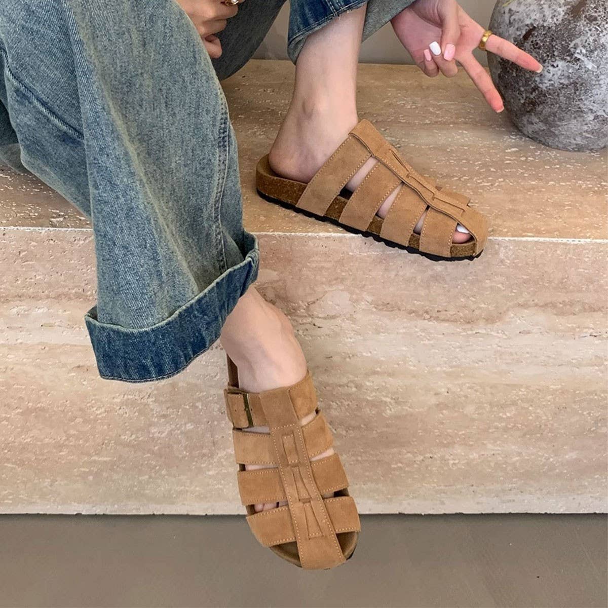 LEATHER CLOSED TOE SLIP ON FLAT MULE SANDALS_CWSHF0151