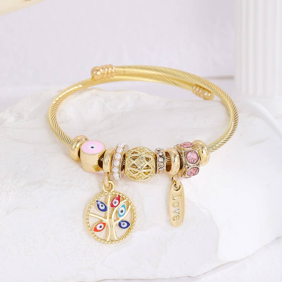 GOLD BRACELET WITH TREE HEART TAIL CHARMS_CWMM8620