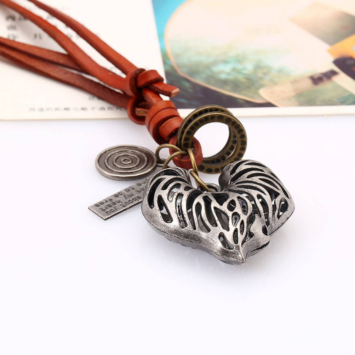 RETRO ART HEART PENDANT COWHIDE NECKLACE_CWMM4602