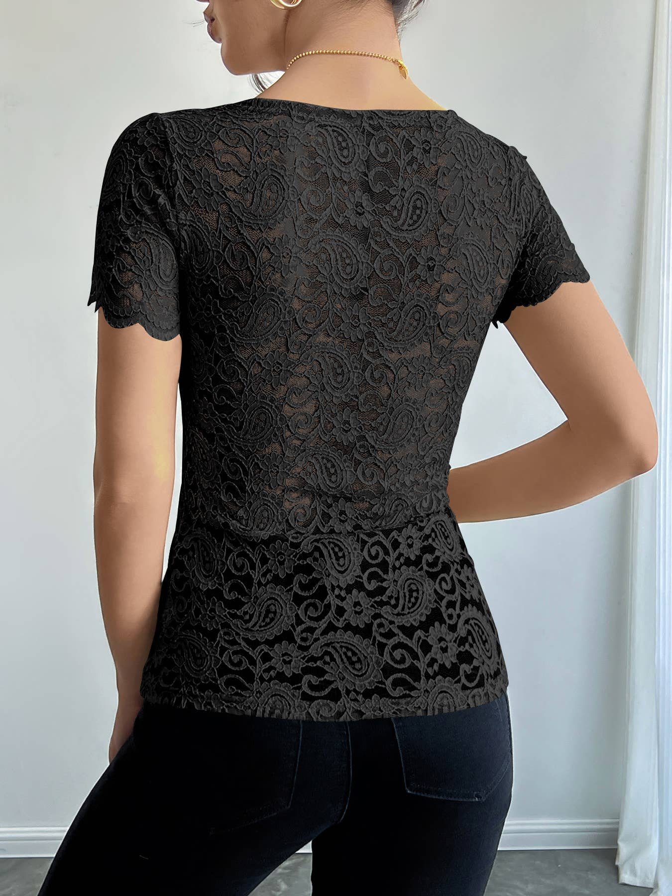 Solid-Color Lace Form-Fitting Square T-Shirt