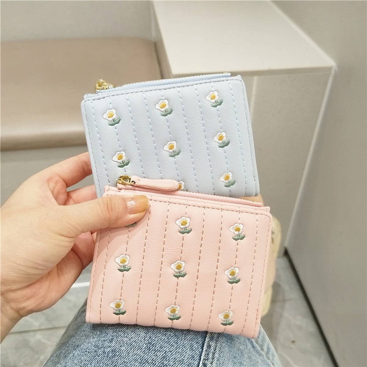 Cute Embroidered 2-Fold Wallet For Women_Cwab06256