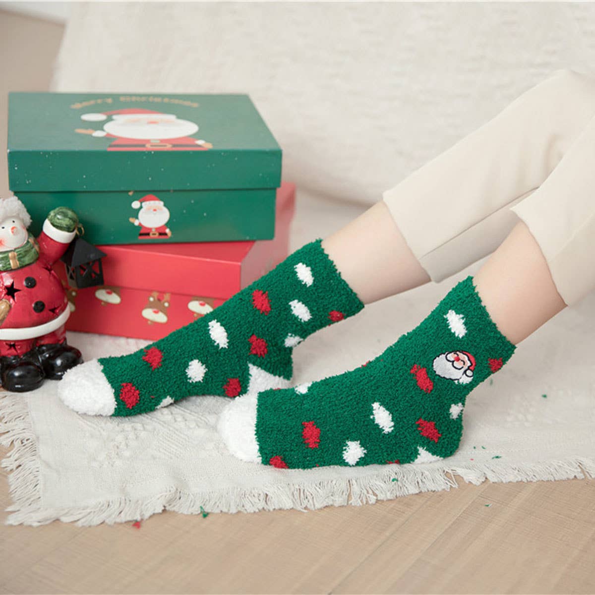 CHRISTMAS EMBROIDERY COZY SOCKS FOR WOMEN_CWMS0200
