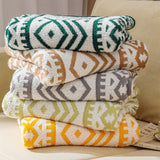 KNITTED SOFT AND LIGHT GEOMETRIC PATTERN BLANKET_CWMM0208
