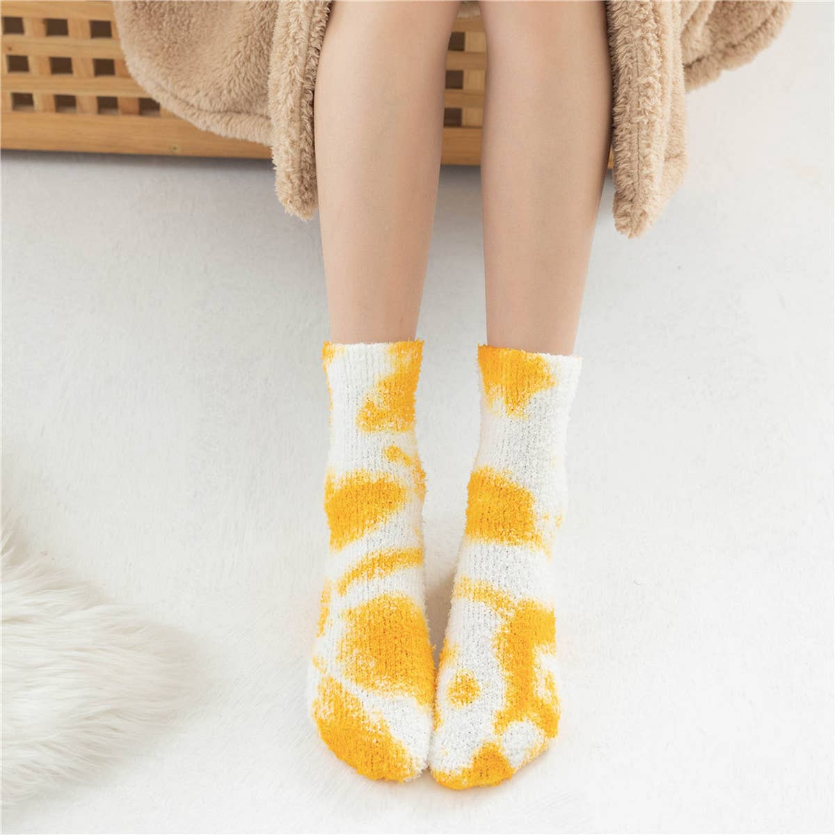 Women Padded Tie-Dyed Coral Velvet Socks_Cwms0346