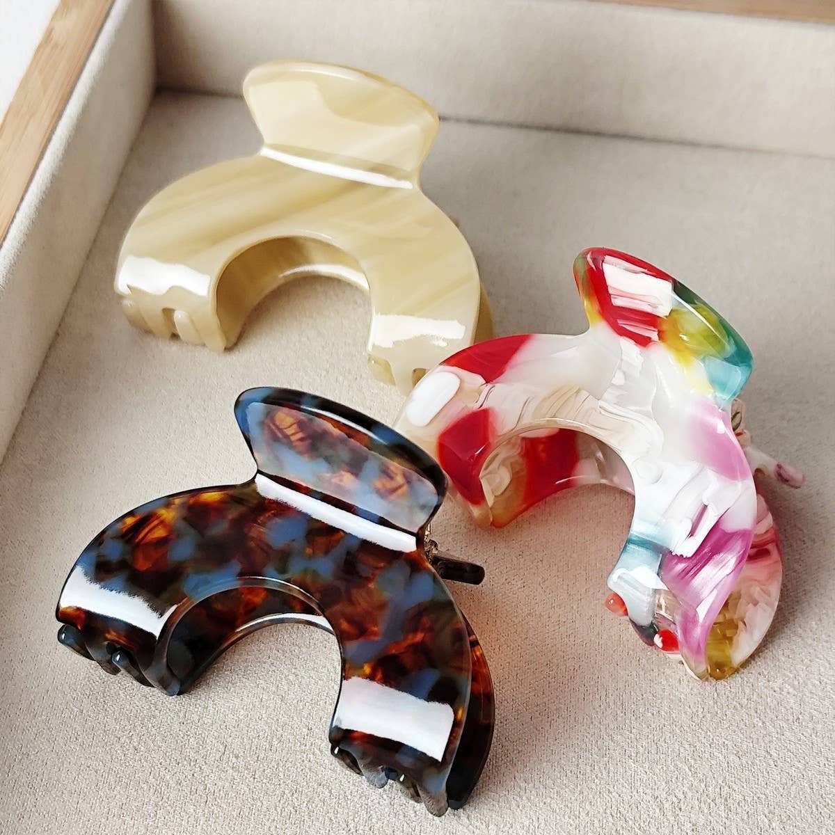 Medium Acetate Hair Claw ? Elegant Updo Clip_Cwaha07234