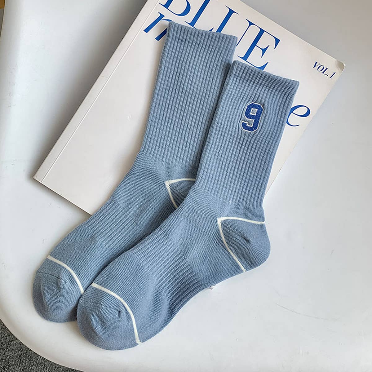 STRIPED COLOR BLOCK LETTERING SPORTS SOCKS_CWMS0964