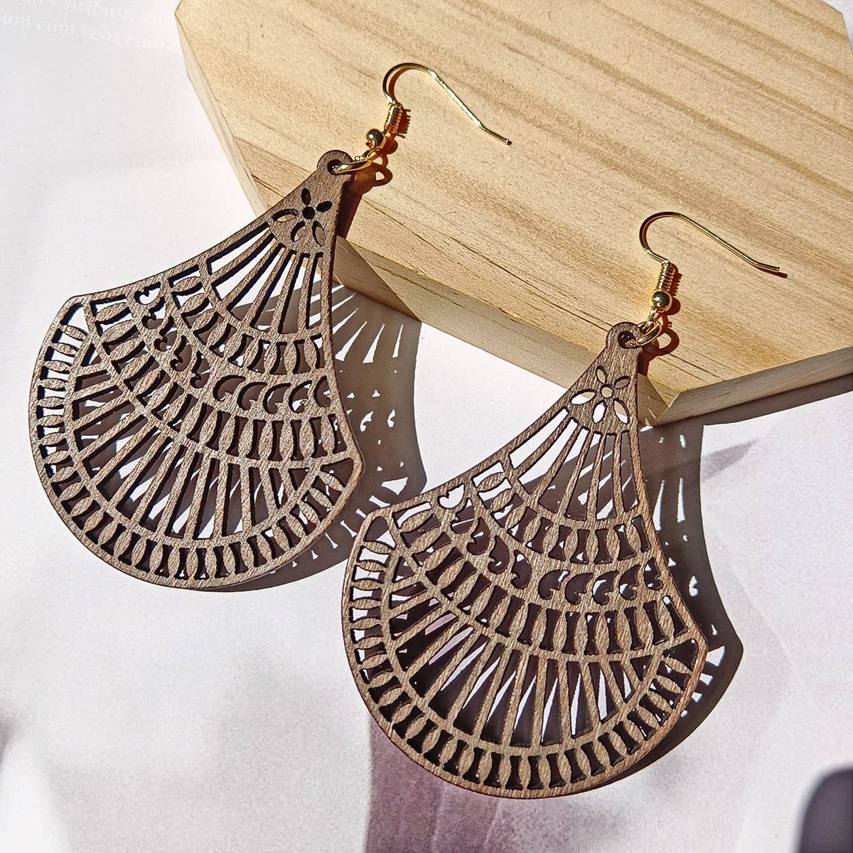 SIMPLE AND FASHIONABLE HOLLOW WATER DROP EARRINGS_CWAJE1572