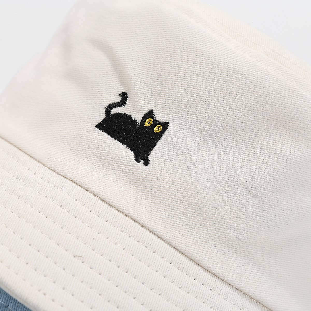 MACAROON COLORED BLACK CAT EMBROIDERED BUCKET HAT_CWAH1631