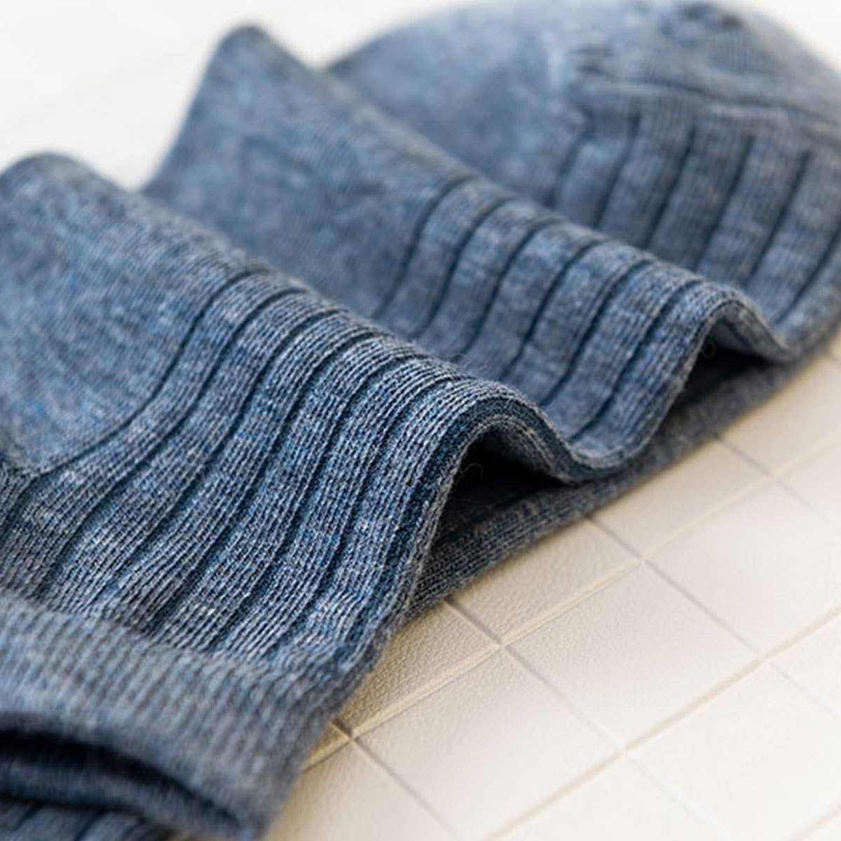 SOLID VERTICAL STRIPES BREATHABLE ANKLE SOCKS_CWMS032