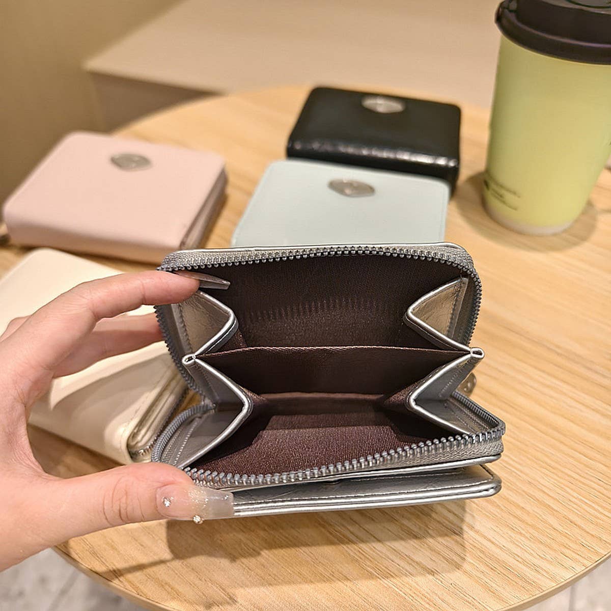 Minimalist Crackle Bifold Wallet With Zipper_Cwab06218