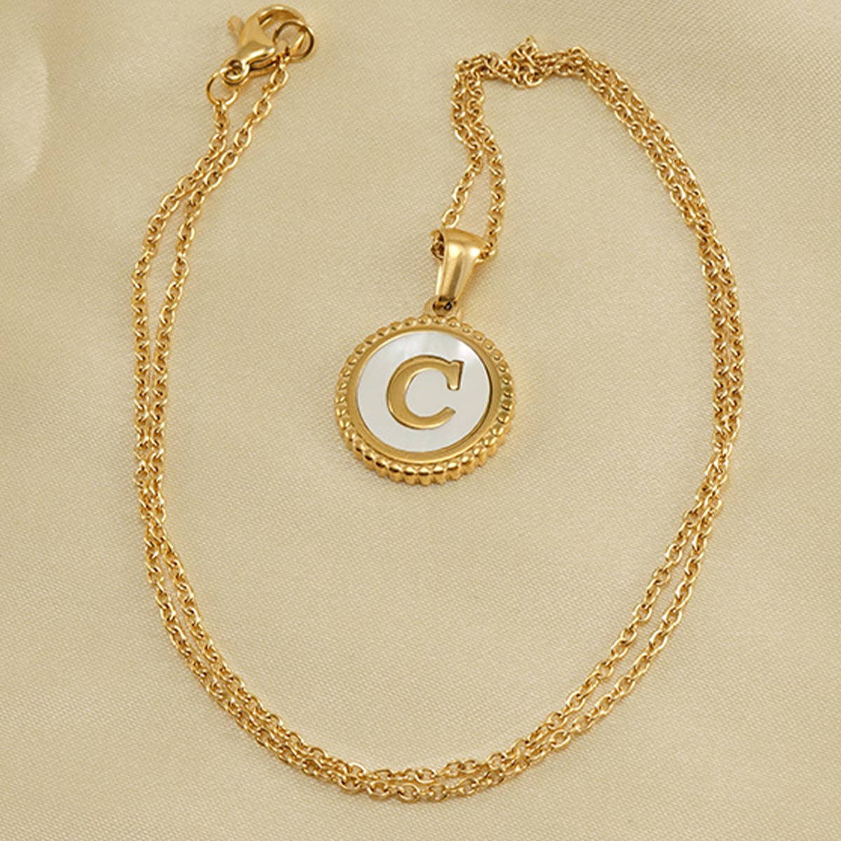 18K GOLD STAINLESS STEEL SHELL LETTER NECKLACE_CWAJE0686