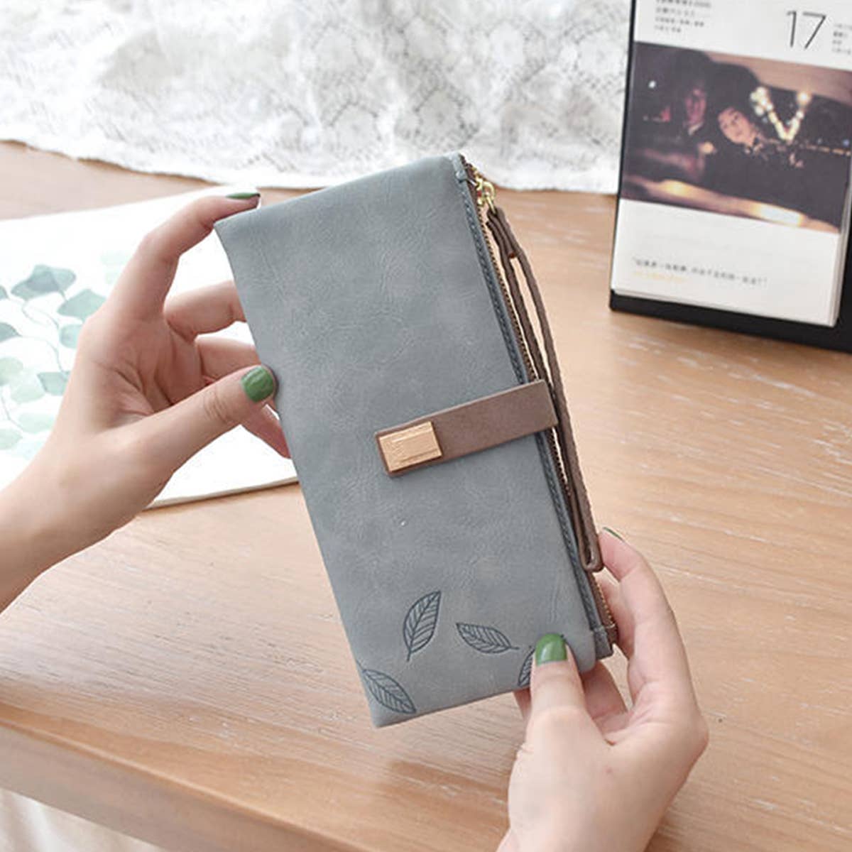 Minimalist Two-Fold Wallet With Hand Strap_Cwab06226
