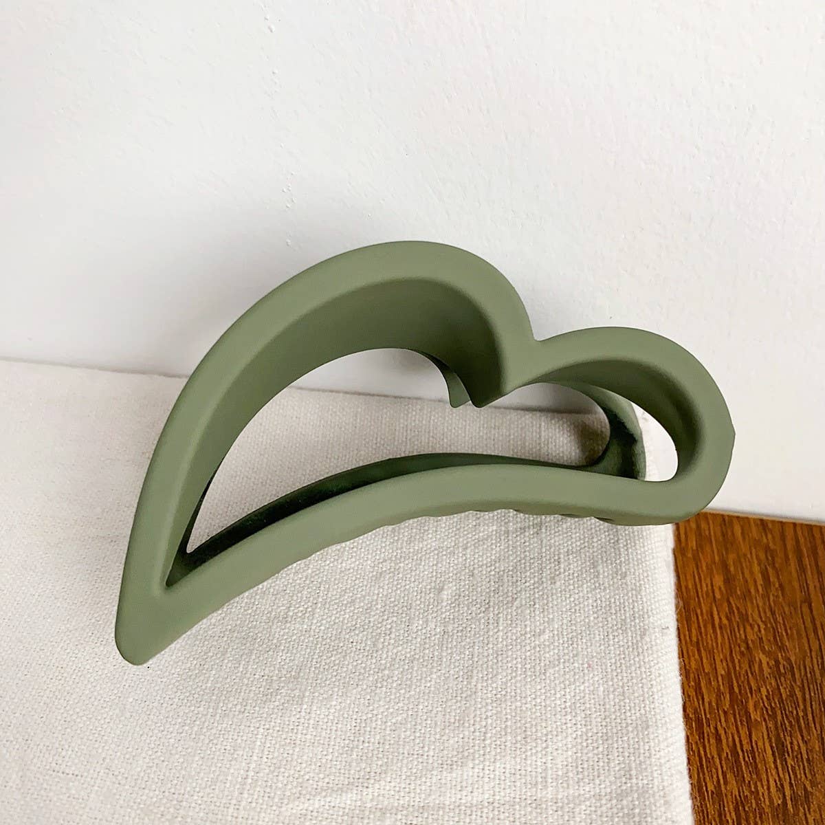 Heart Morandi Color Simple Hollow Hairpin