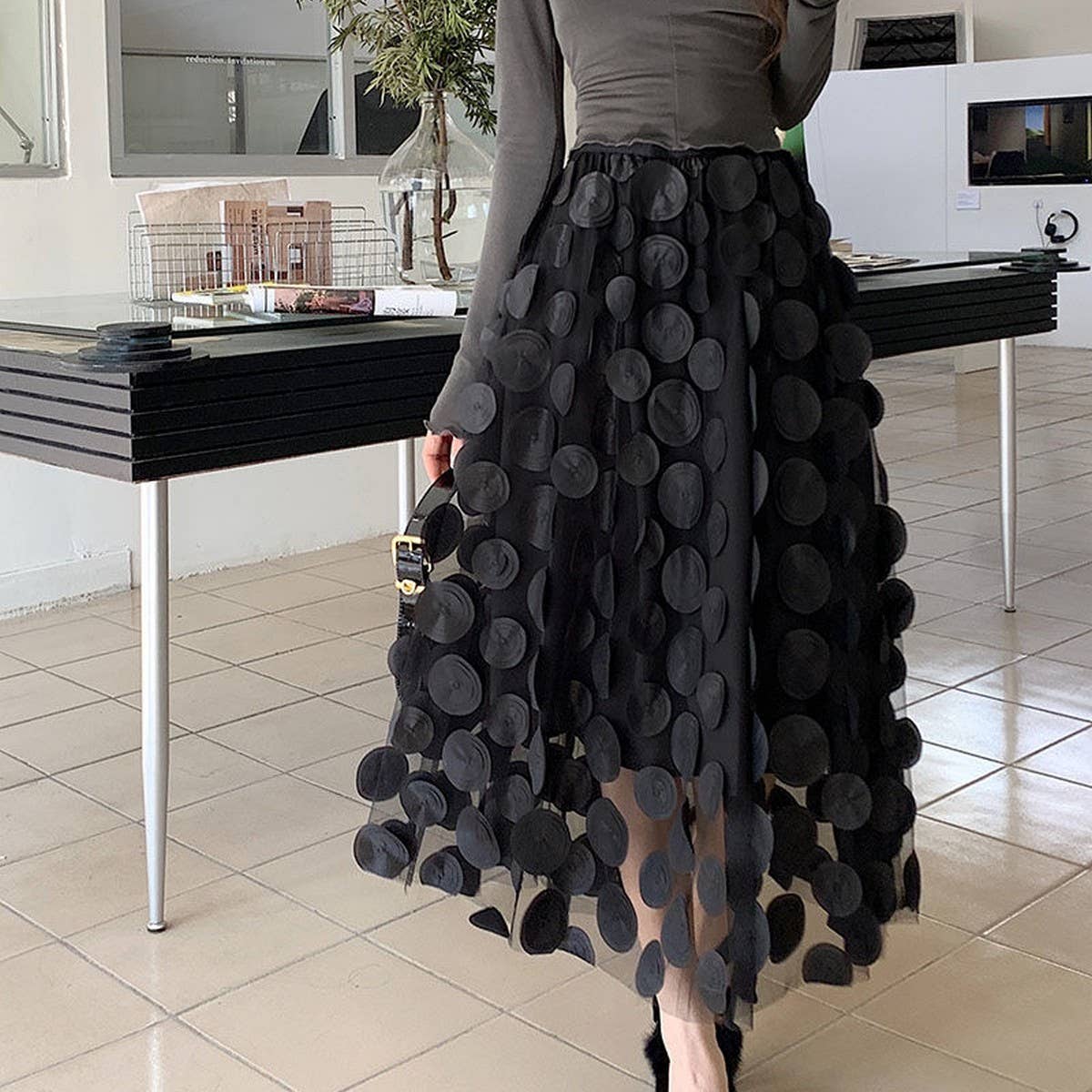 THREE DIMENSIONAL FLORAL TULLE MESH SKIRT_CWBLS0395