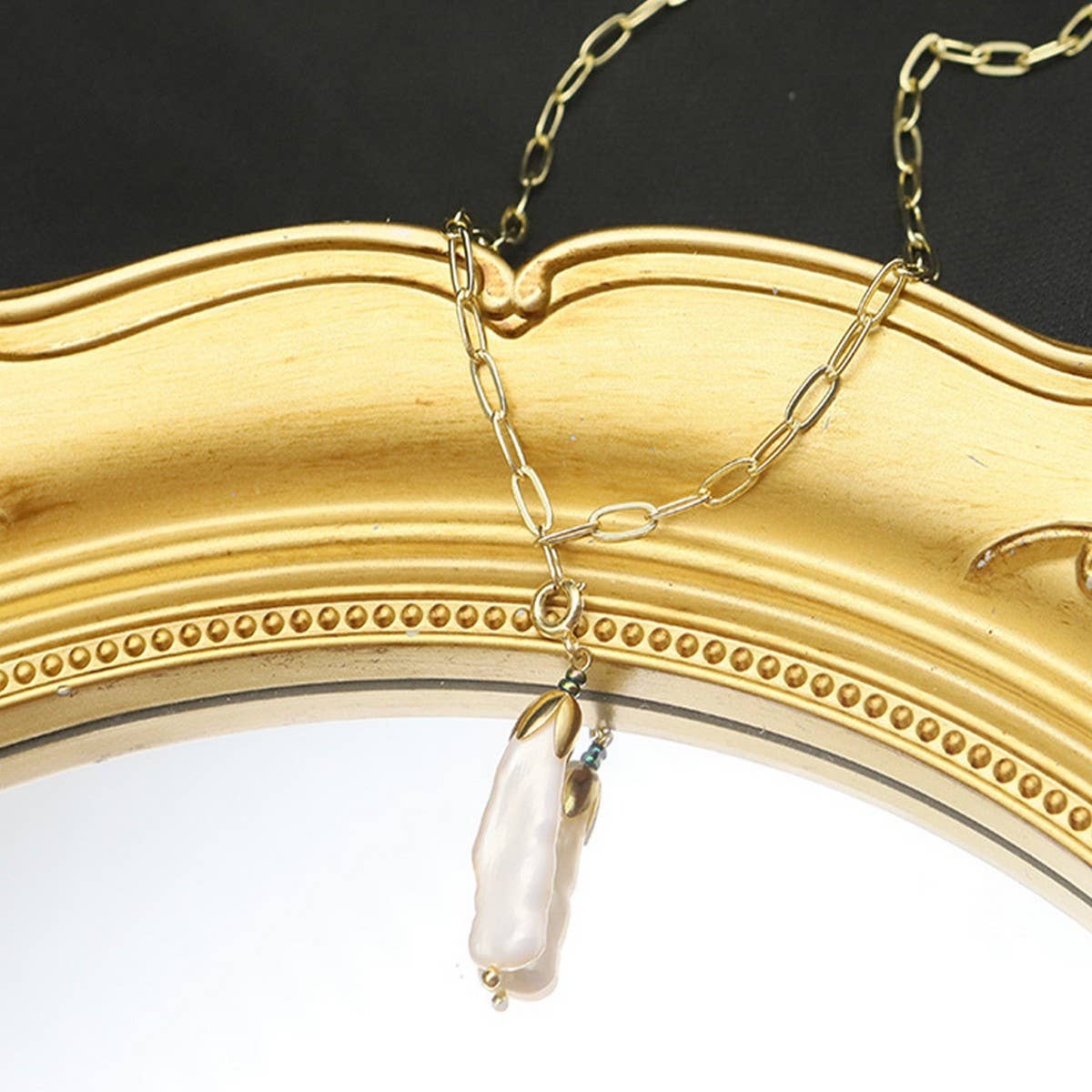 Womens High-End Vintage Pearl Necklace