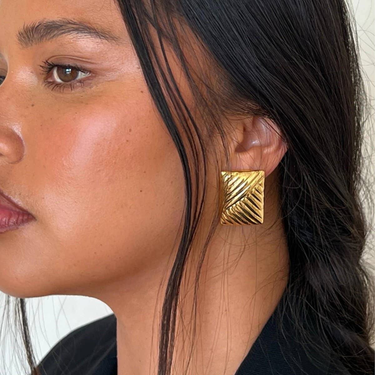 SIMPLE GEOMETRIC SQUARE WAVE TEXTURE EARRINGS_CWASC1652