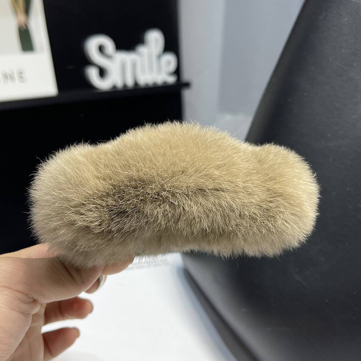 FUZZY BUNNY FUR HAIR CLAW LARGE LAZY STYLE CLIP_CWAHA3323