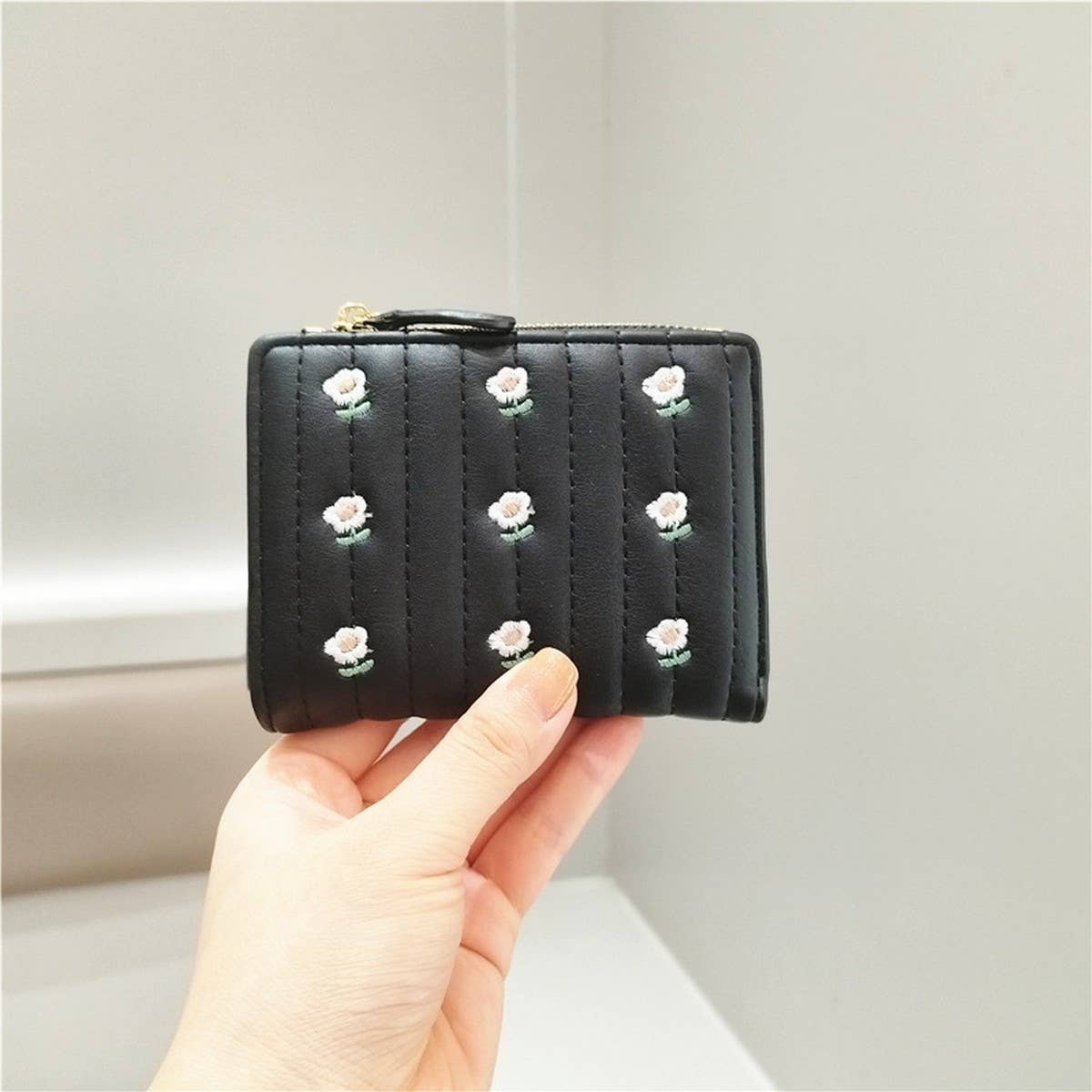 Cute Embroidered 2-Fold Wallet For Women_Cwab06256