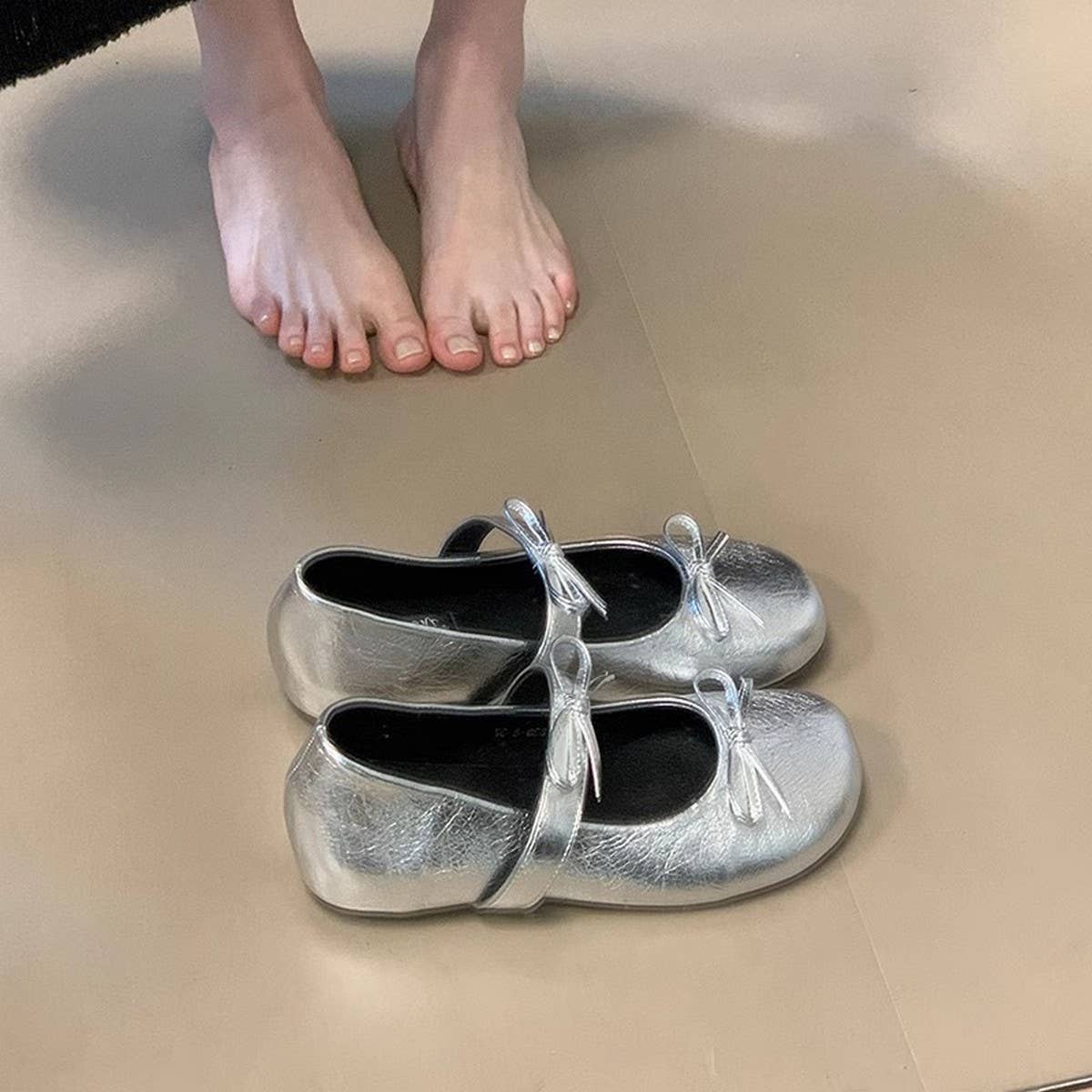 DOUBLE BOW MARY JANE SHOES WITH HIDDEN HEEL_CWSHF0108