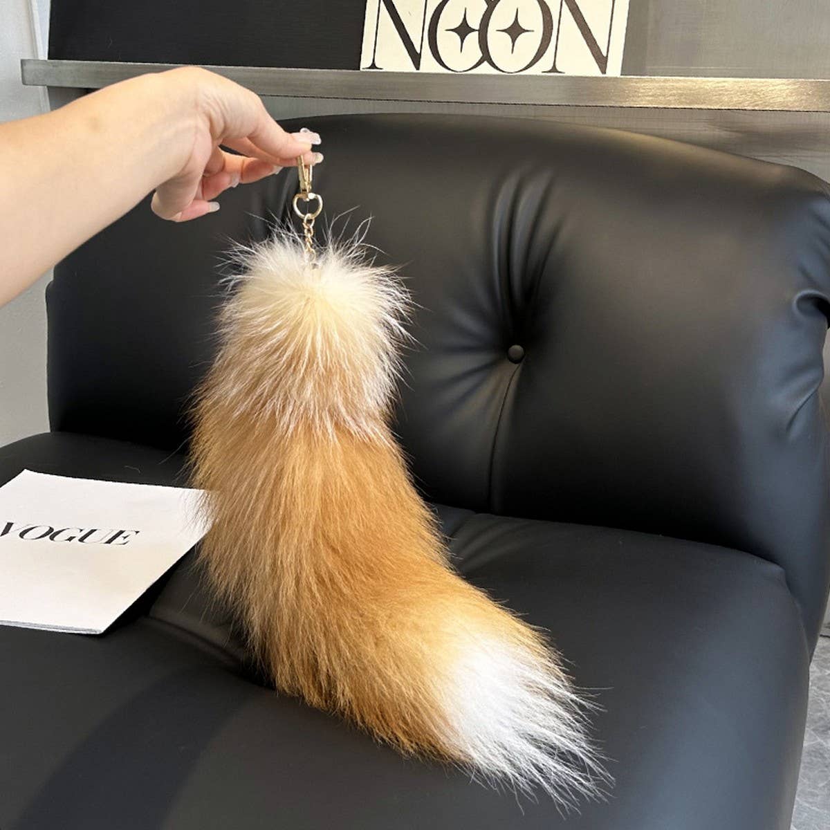 CUTE REAL FOX FUR BIG TAIL CAR KEYCHAIN PENDANT_CWMM2523