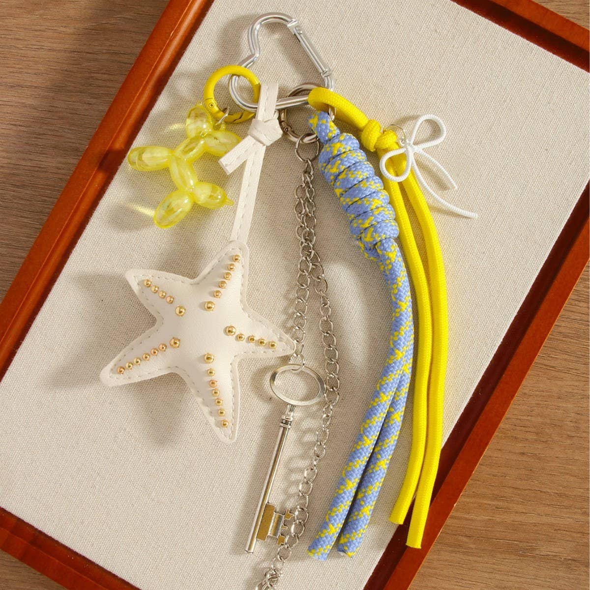 STARFISH BALLOON DOG KEYCHAIN WITH TASSEL_CWMM7567