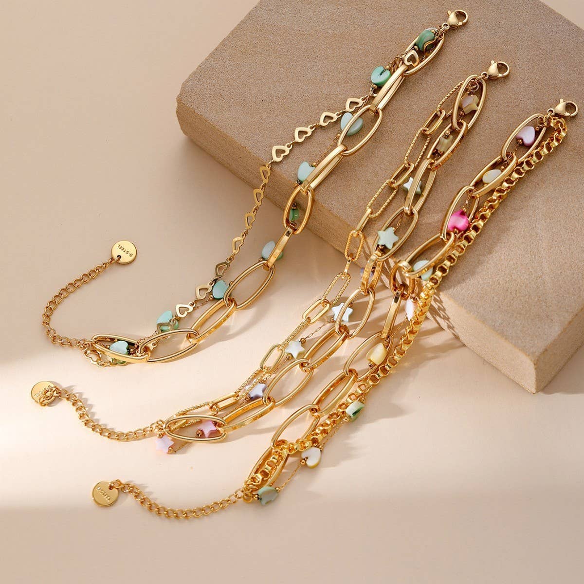 PAPERCLIP CHAIN MULTI LAYERED HEART SHELL BRACELET_CWMM3734