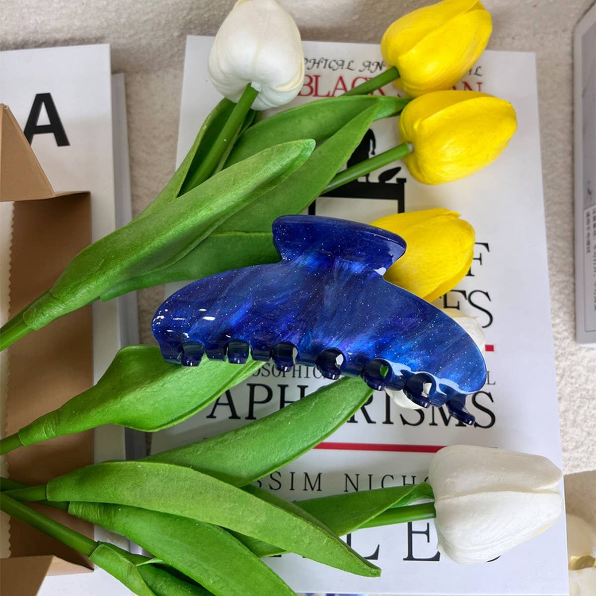 FRENCH QUICKSAND ACRYLIC HAIRPIN RETRO SHARK CLIP_CWAHA4326