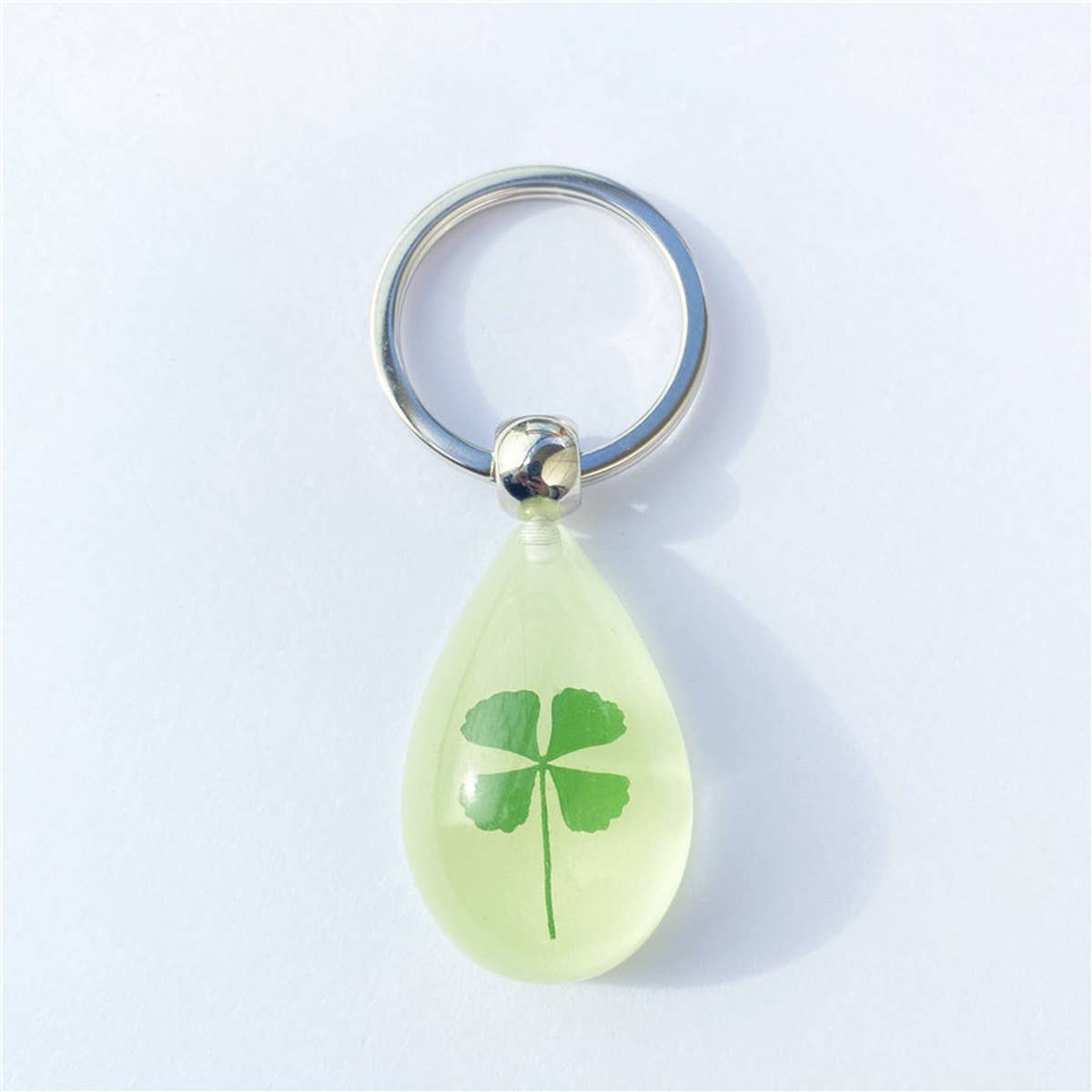 CREATIVE NEW FOUR LEAF CLOVER LUMINOUS KEYCHAIN_CWMM3708