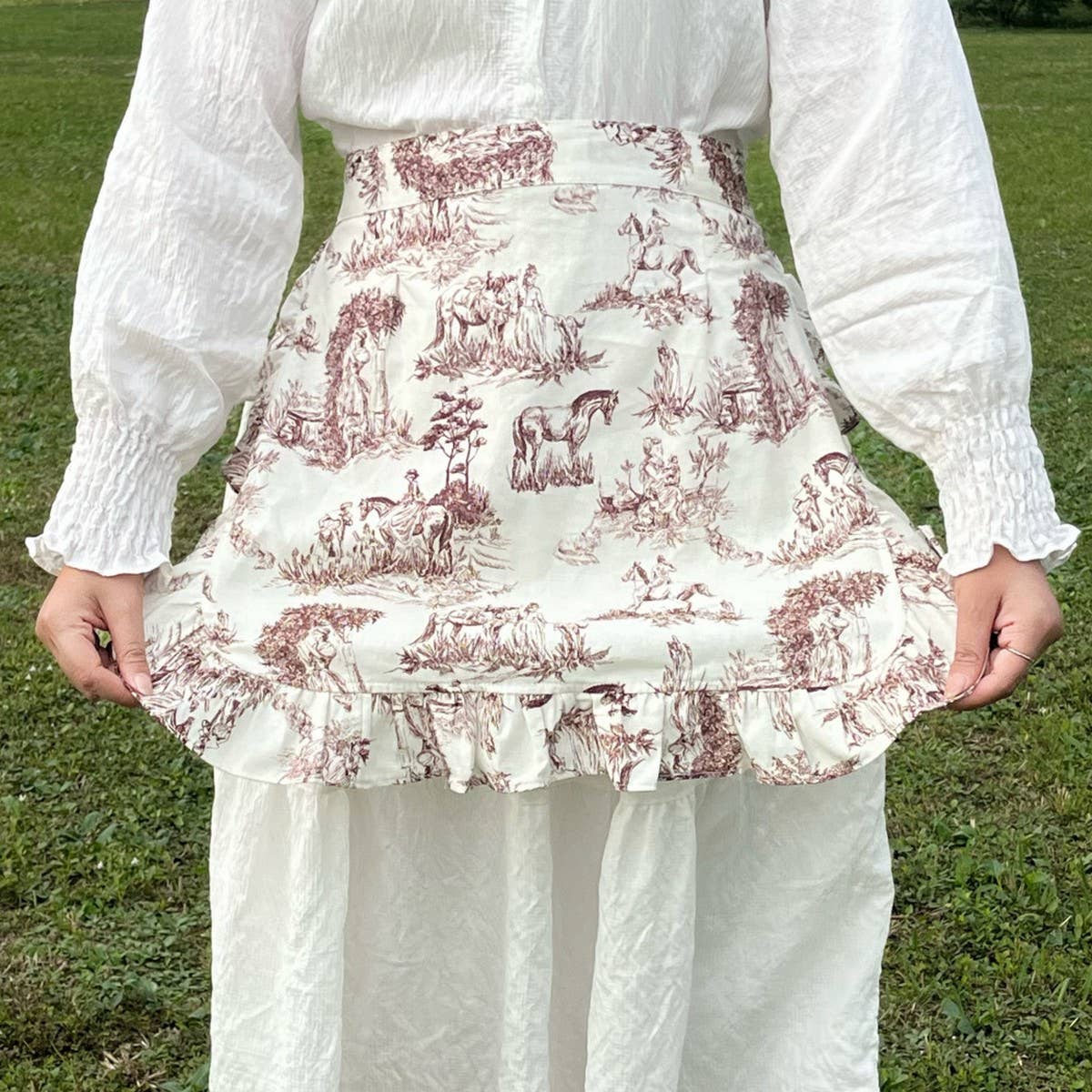 LANDSCAPE PAINTING HALF LENGTH LOLITA APRON_CWMM5820