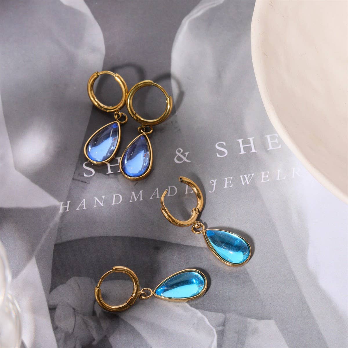 TEARDROP BIRTHSTONE EARRINGS GOLD STAINLESS_CWAJE5032