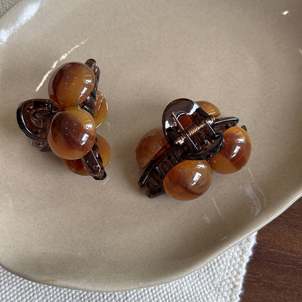 Amber Cherry Clip Bangs Hair Side Small Shark Clip_Cwaha3970