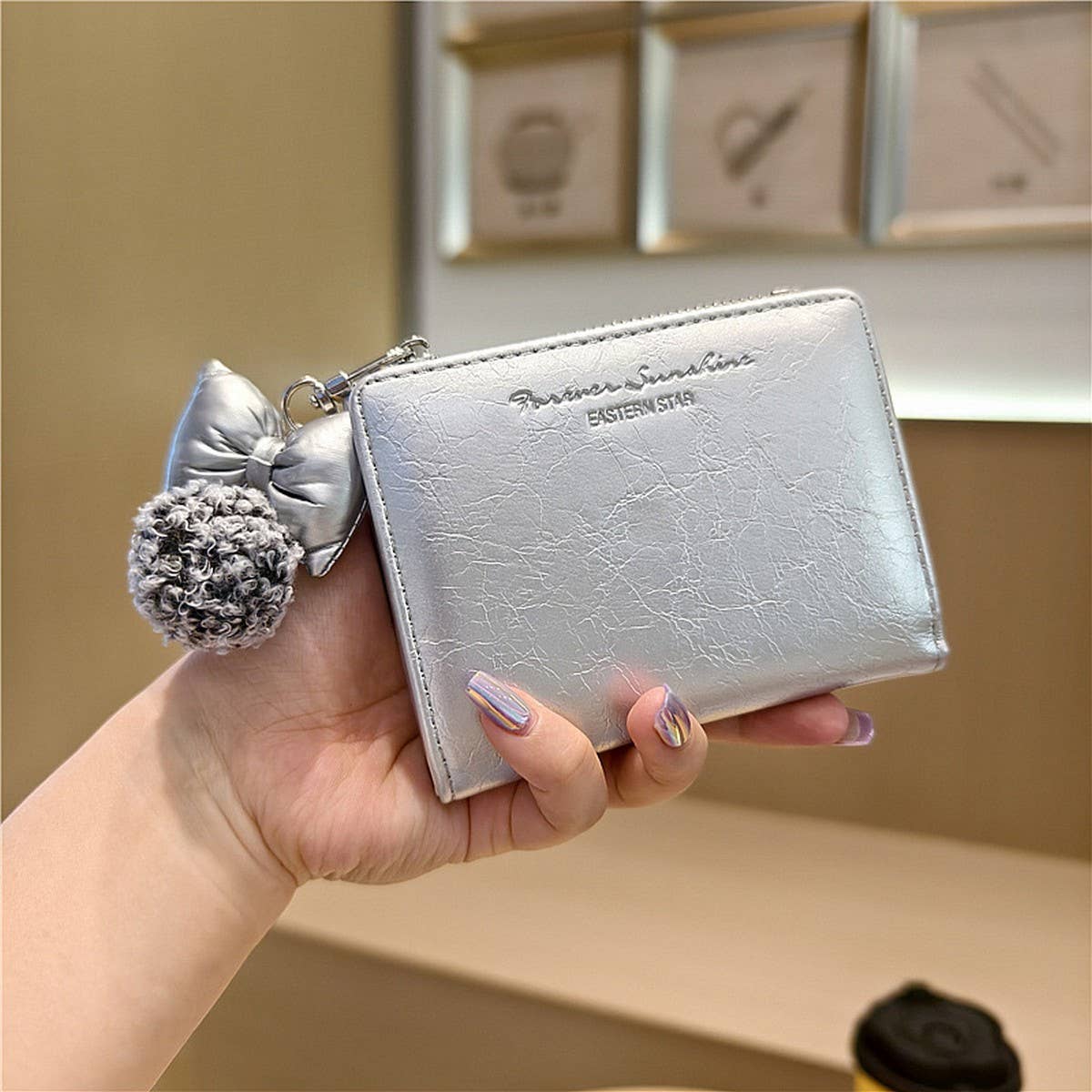 Textured Bow Pendant Bifold Wallet_Cwab06235