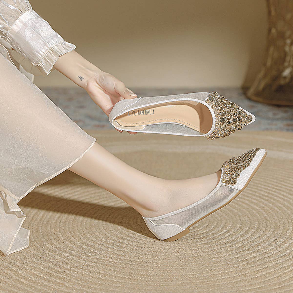 Women Fashion Diamond Mesh Crystal Flat Shoes