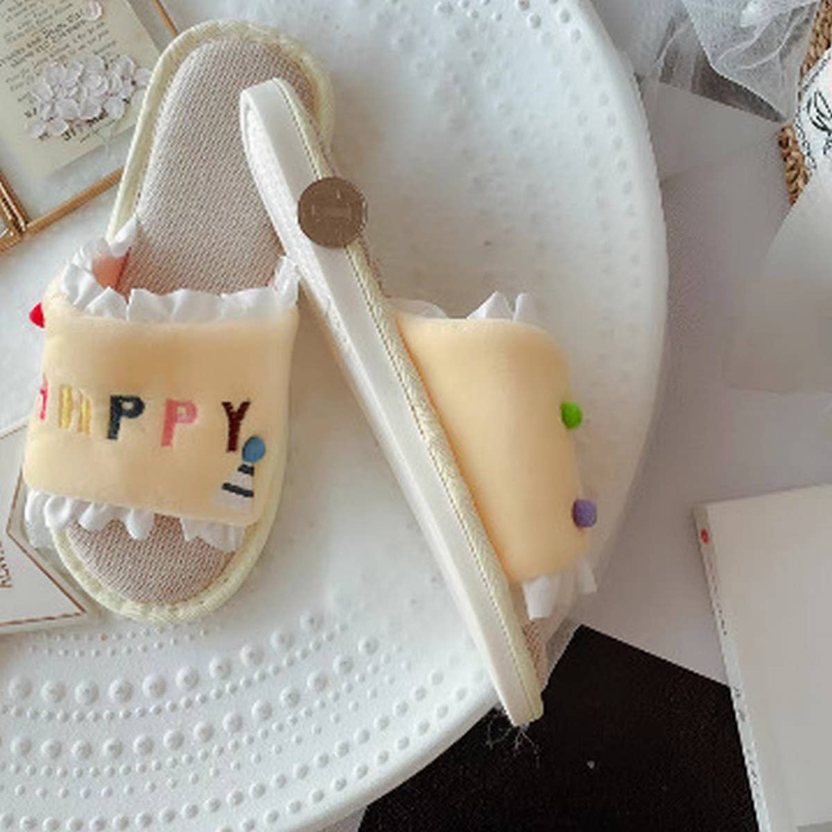 EMBROIDERED LITTLE GIRL LINEN SLIPPERS FOR WOMEN_CWMM2965