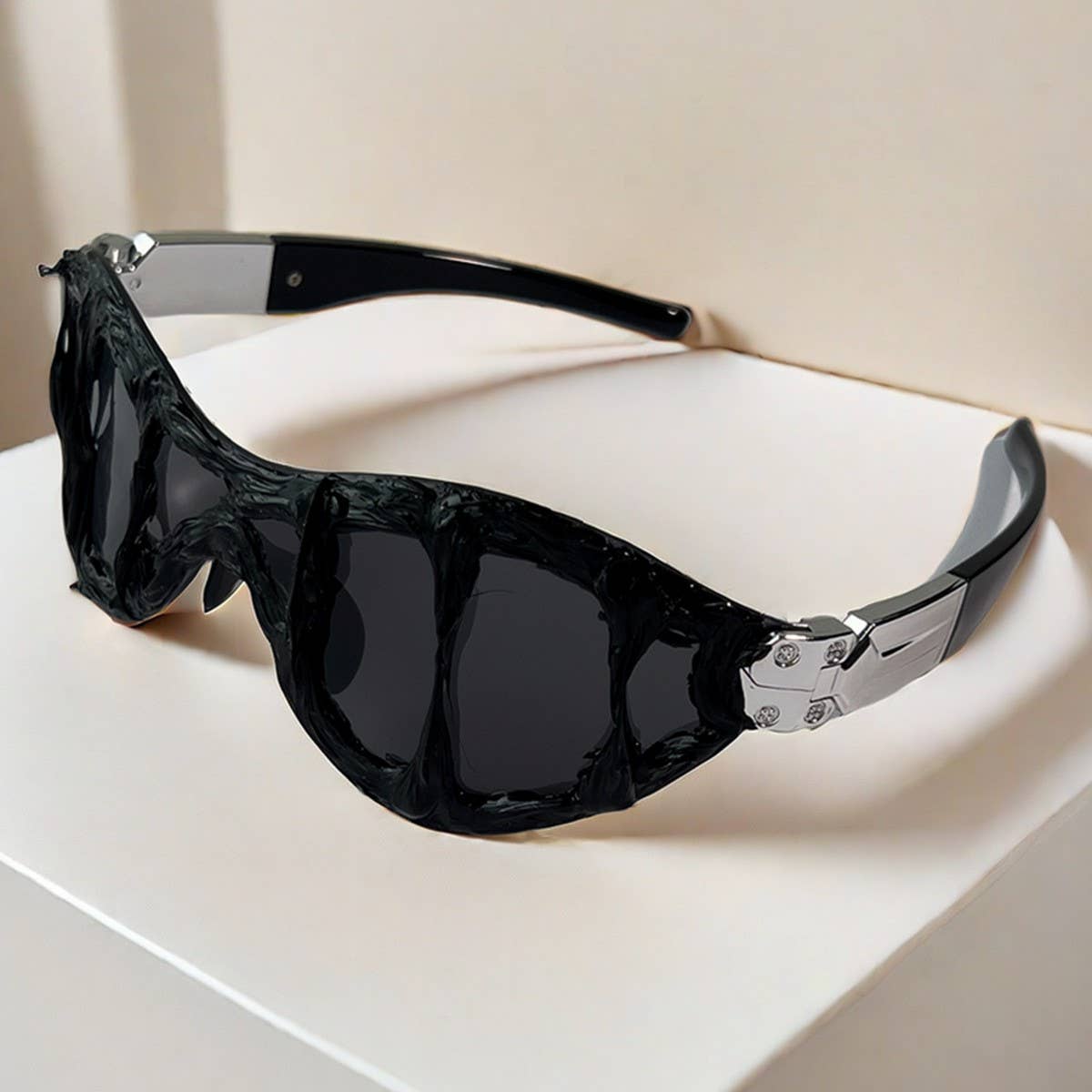 FUTURISTIC SHAPED RIMLESS SUNGLASSES_CWASG0818