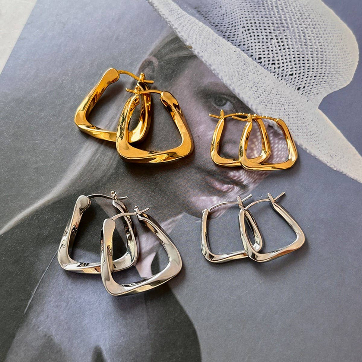 Silver Metal Pleated Hoop Earrings_Cwaje06285