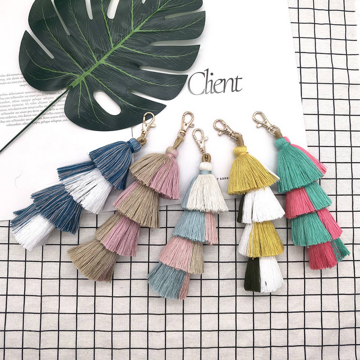 MIXED COLOR TASSEL PENDANT KEYCHAIN_CWMM1565