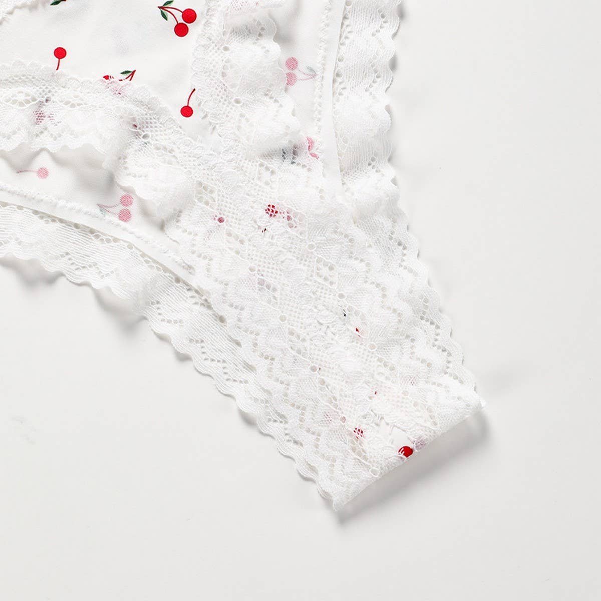 LIGHTWEIGHT BREATHABLE LACE THONG UNDERWEAR_CWMU0161