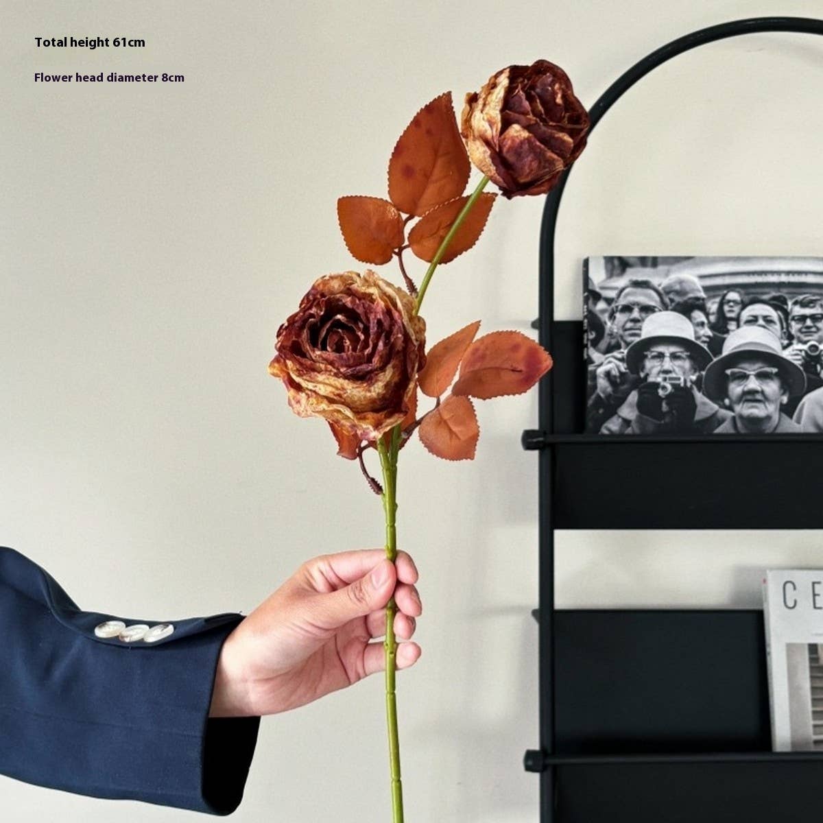 Vintage Ink-Styled Rose Bouquet With Dry Leaves_Cwmm6576