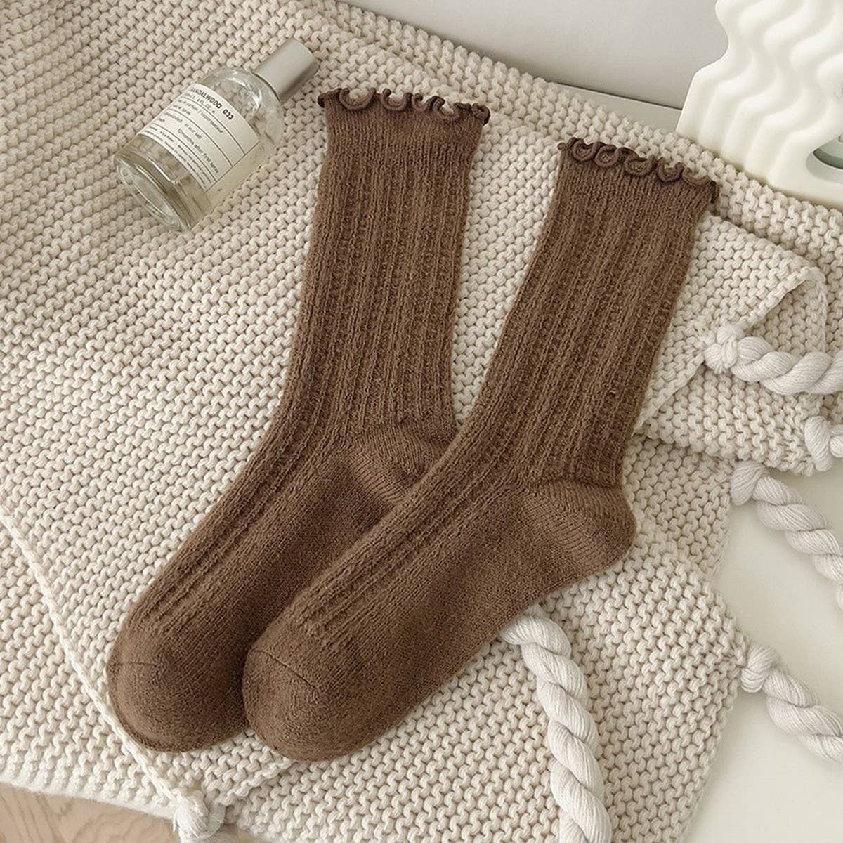 Warm Solid Color Ruffled Cute Mid-Calf Socks_Cwms1070
